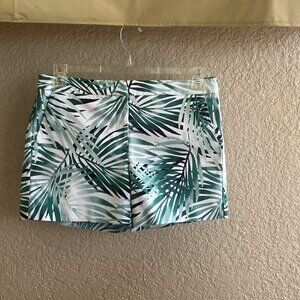 White House Black Market, Size 8, White and Green, 5" inseam